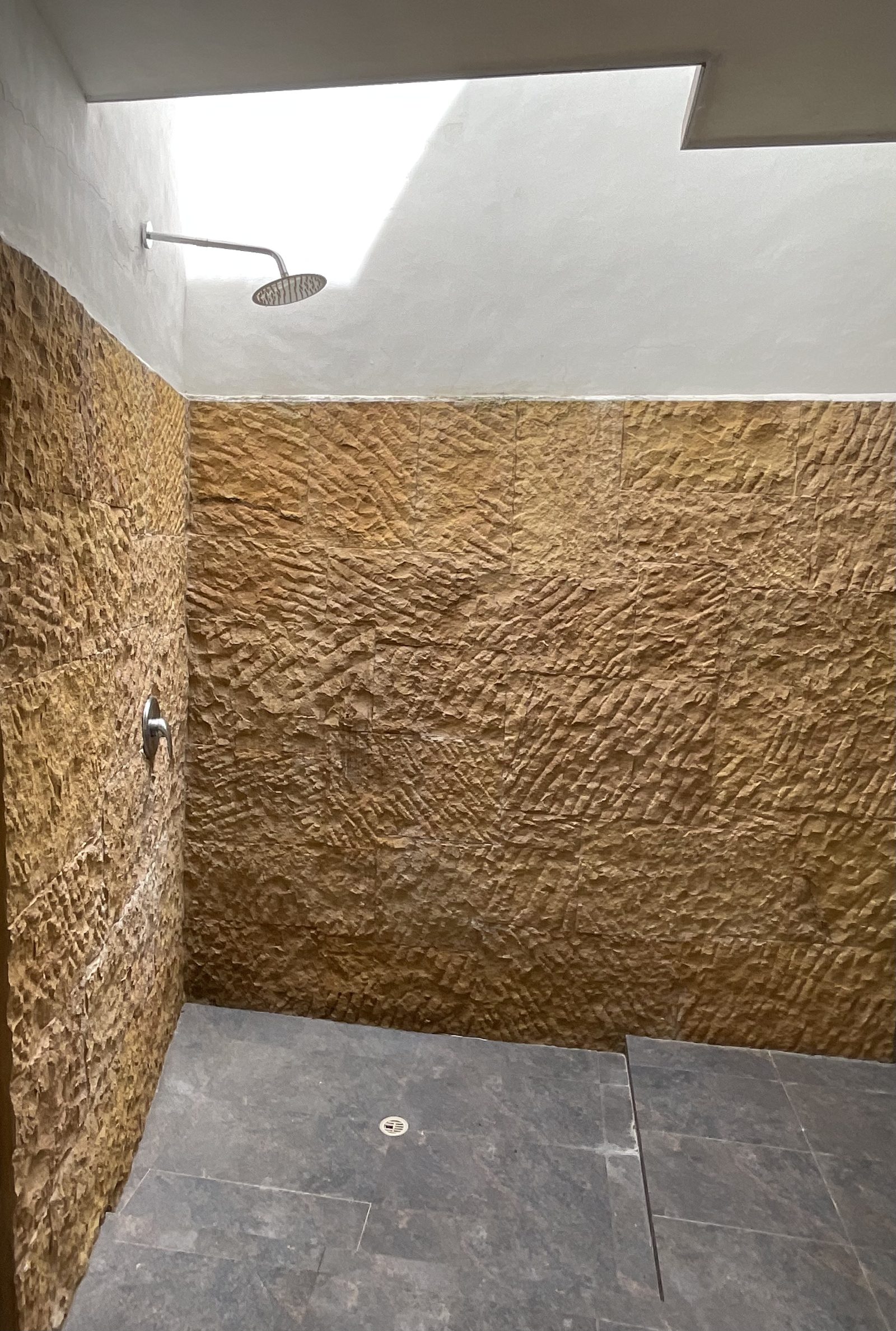Casa Orago - Ducha de piedra al aire libre